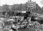 De genie verwijdert de fundamenten van bierbrouwerij het Haantje voor het nieuwe GG&GD-hoofdgebouw.
<br/>
Foto-archief GGD Amsterdam, 1922